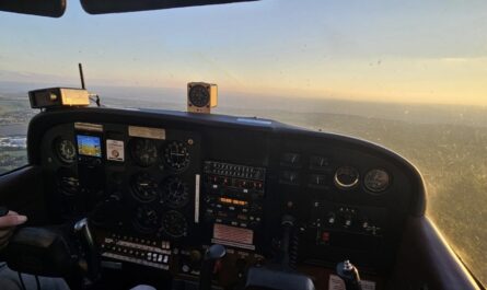 C172N Sunset Cockpit